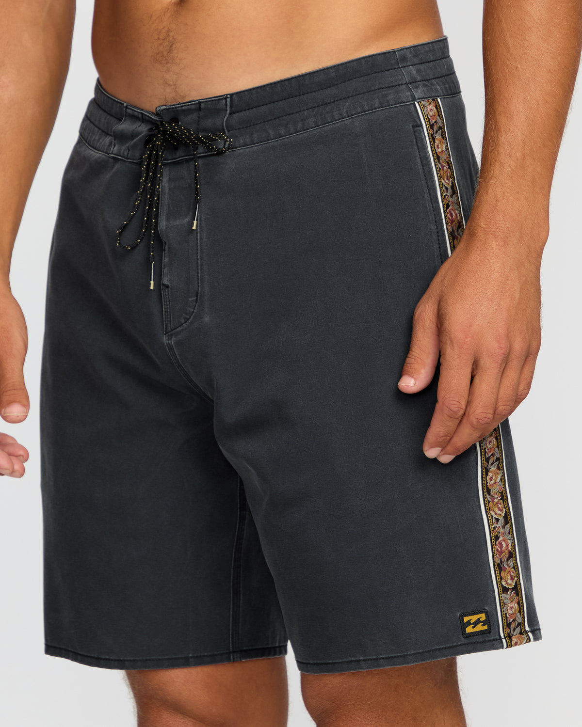 Wategos-Lo-Tide-19"-Boardshorts-Phantom-6