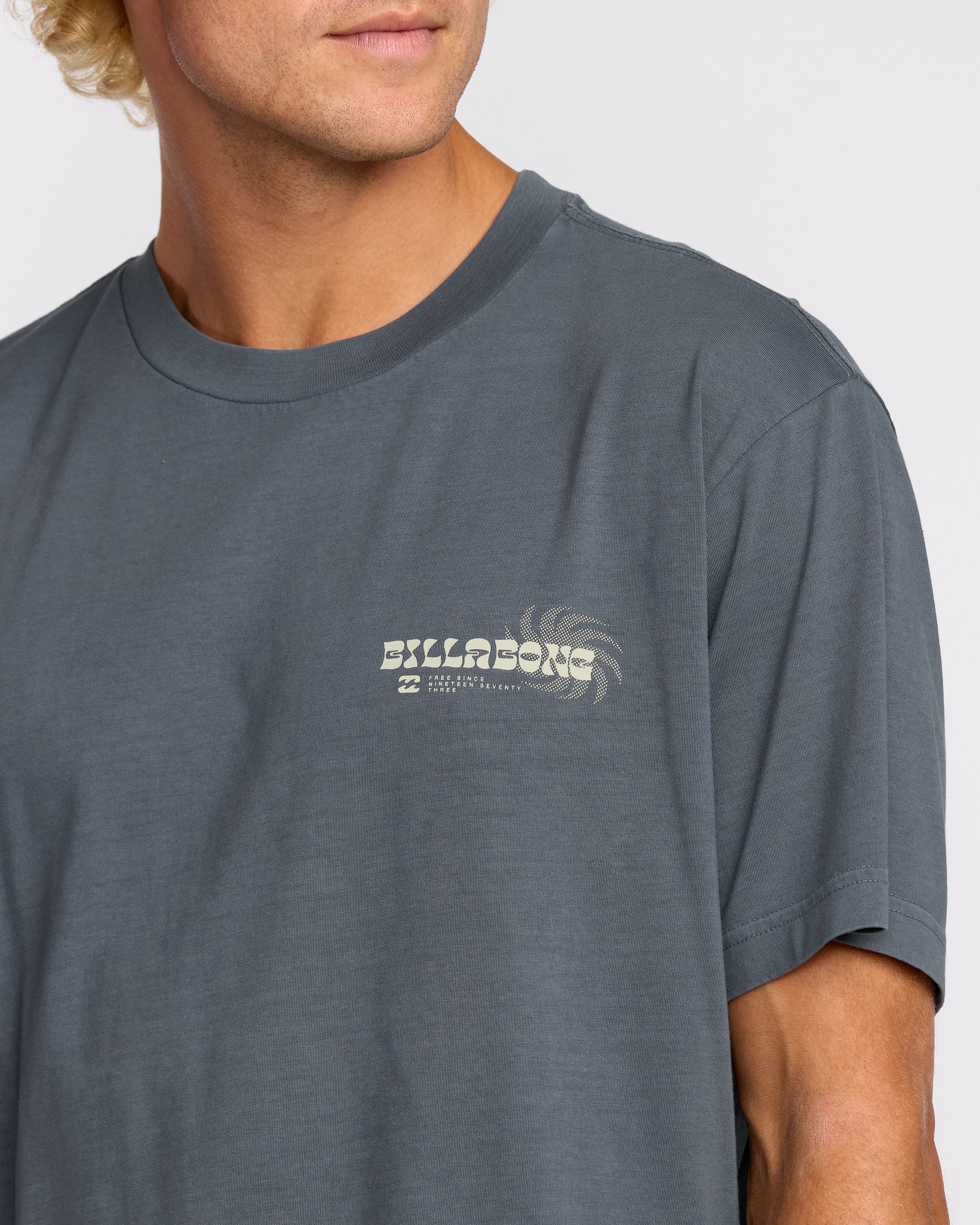 Single Fin Premium Wave Wash Short Sleeve T-Shirt - Midnight