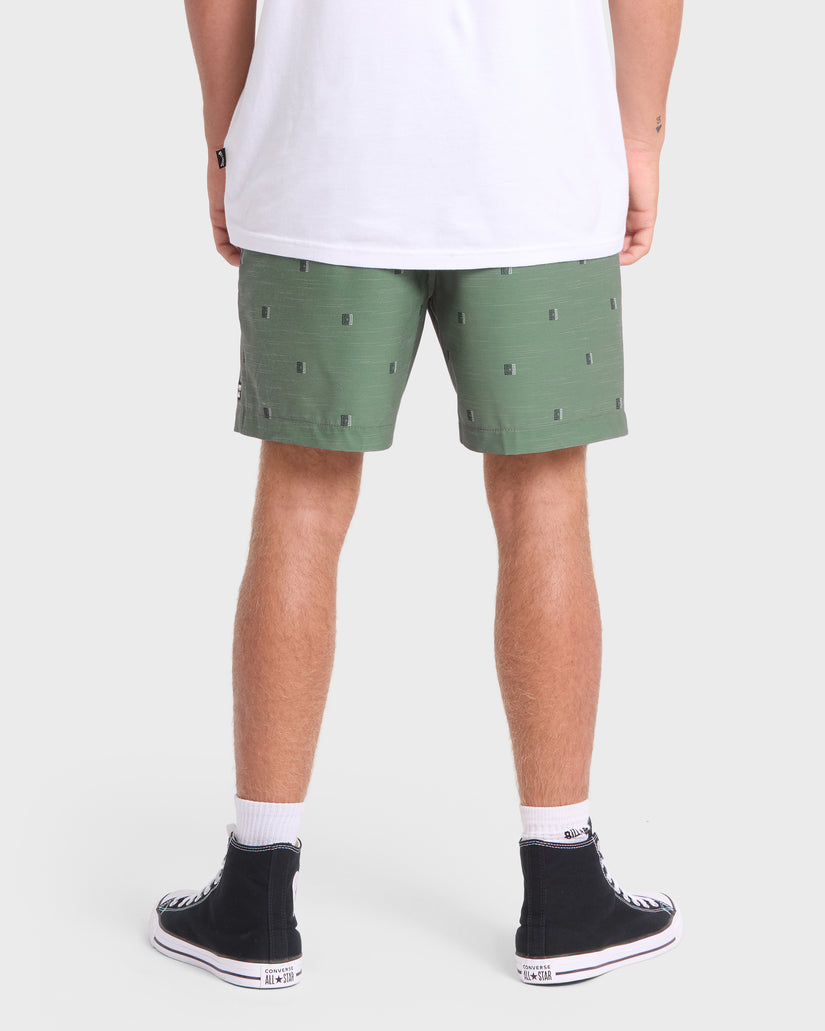 Crossfire-Submersible-17"-Hybrid-Shorts-Laurel-Wreath-2