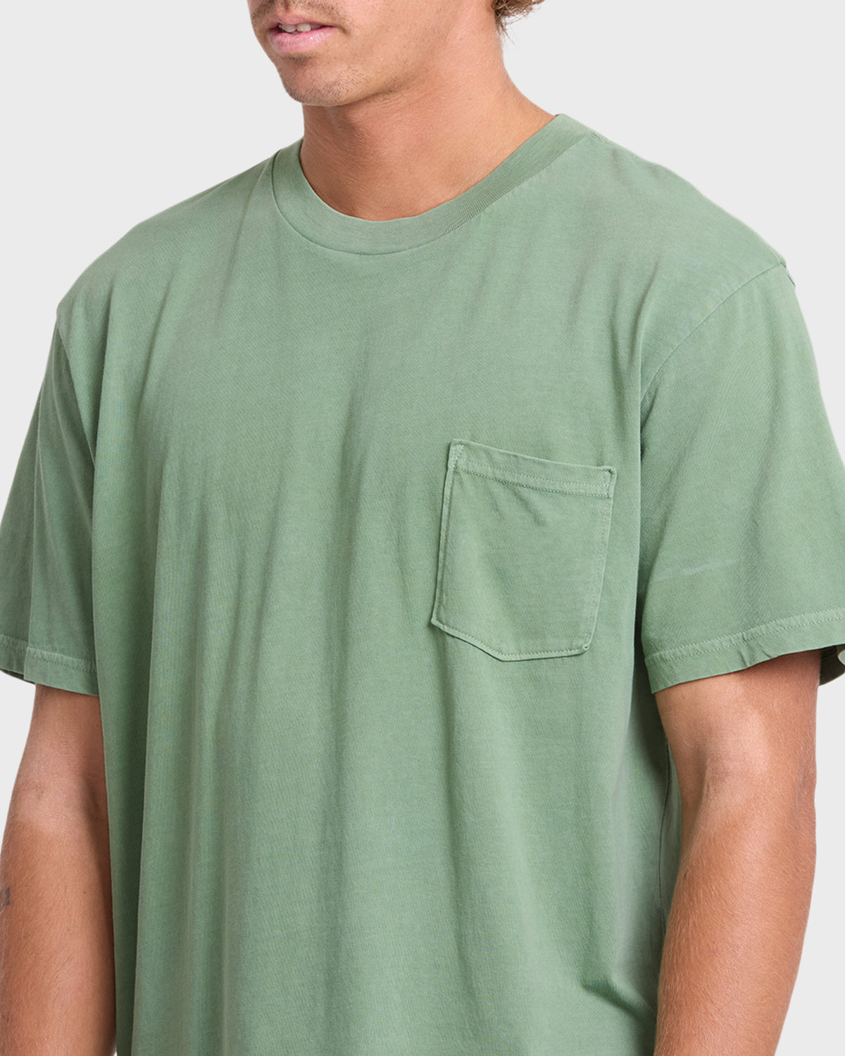 ESSENTIAL-POCKET-WW-PREMIUM-SS-HEDGE-GREEN-5