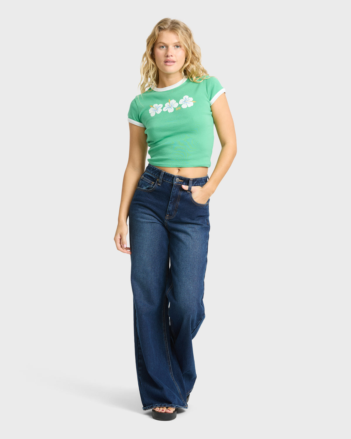 LOVE-AND-SUN-SS-TEE-FIELD-GREEN-3