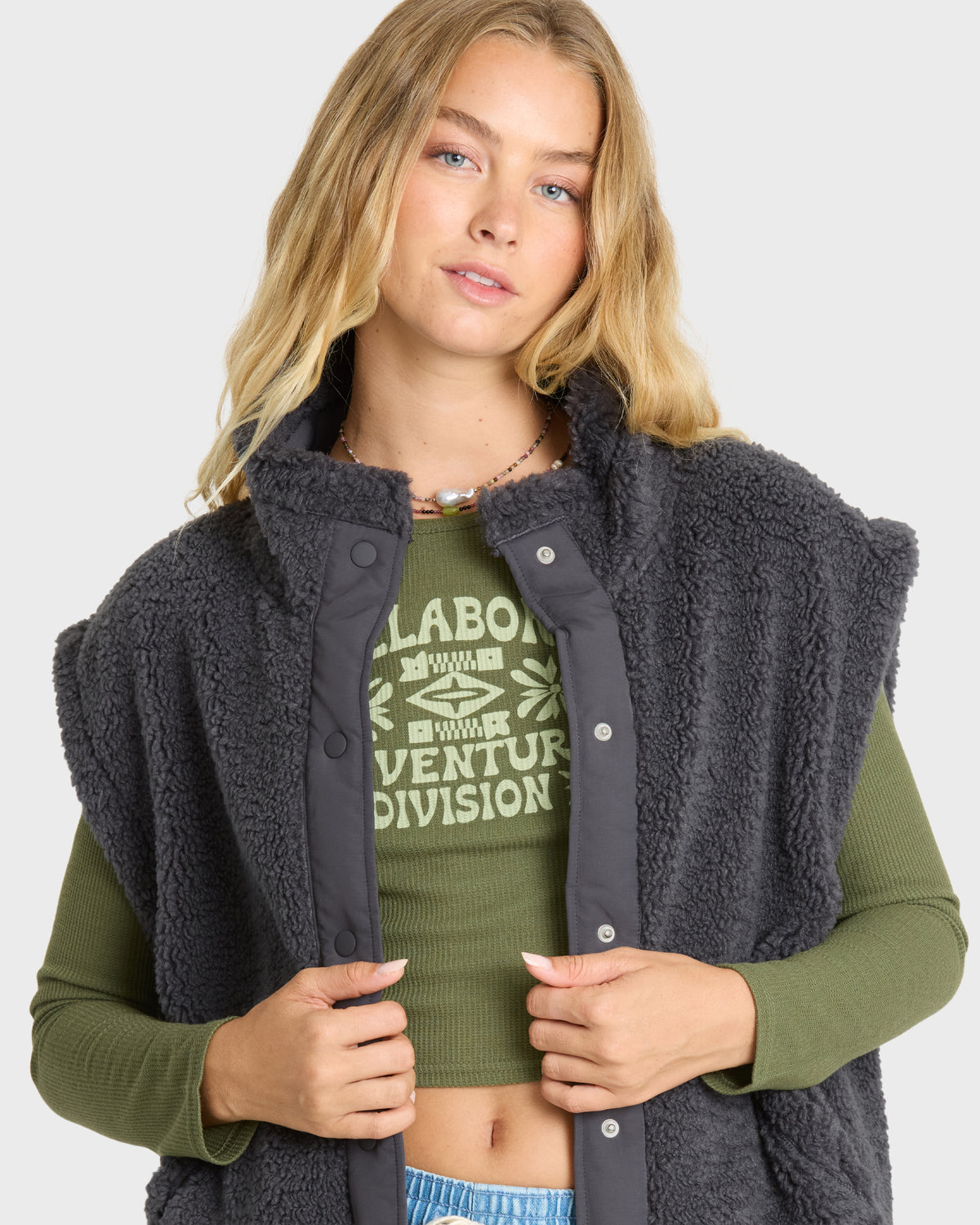 WAVER-SHERPA-VEST-BLACK-SANDS-5