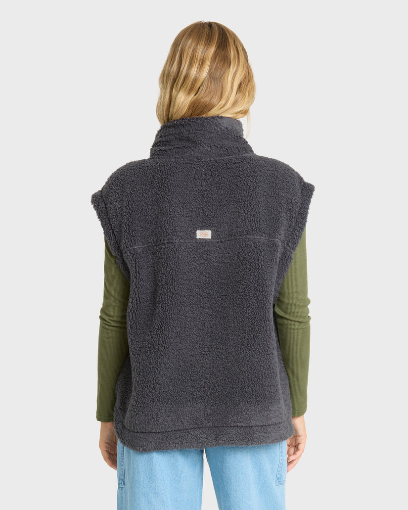 WAVER-SHERPA-VEST-BLACK-SANDS-2