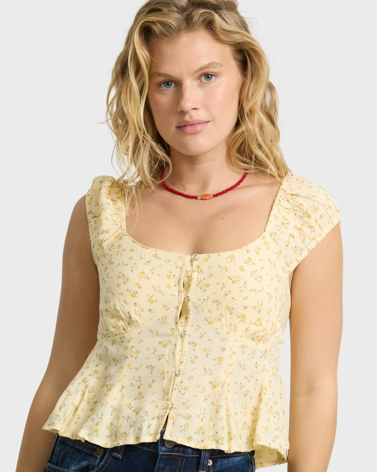 
Fall For You Sleeveless Crepe Shirt - Light Yellow