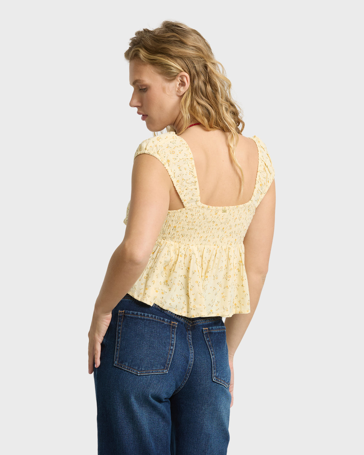 
Fall For You Sleeveless Crepe Shirt - Light Yellow