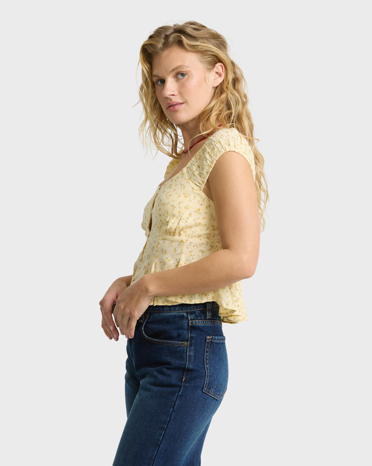 
Fall For You Sleeveless Crepe Shirt - Light Yellow