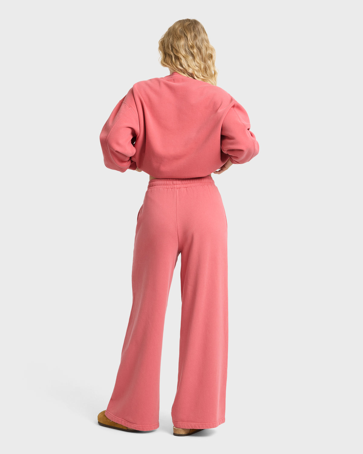 
Vibes Loose Leg Fleece Sweatpants - Mineral Red