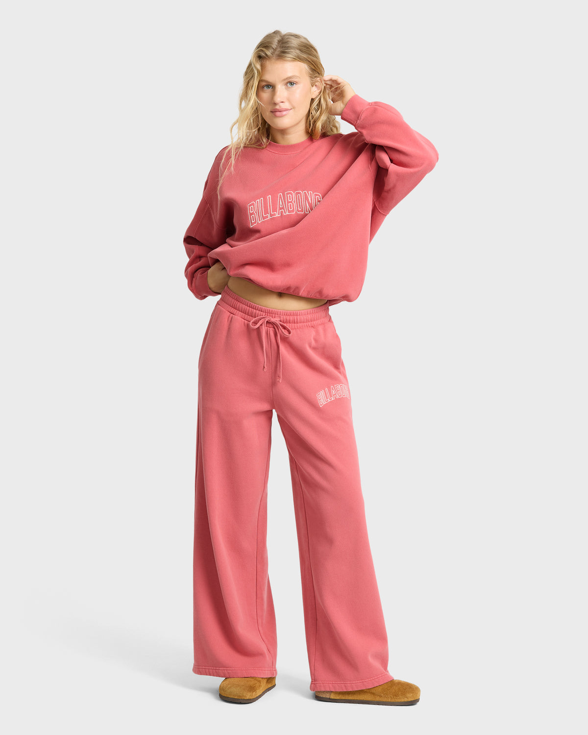 
Vibes Loose Leg Fleece Sweatpants - Mineral Red