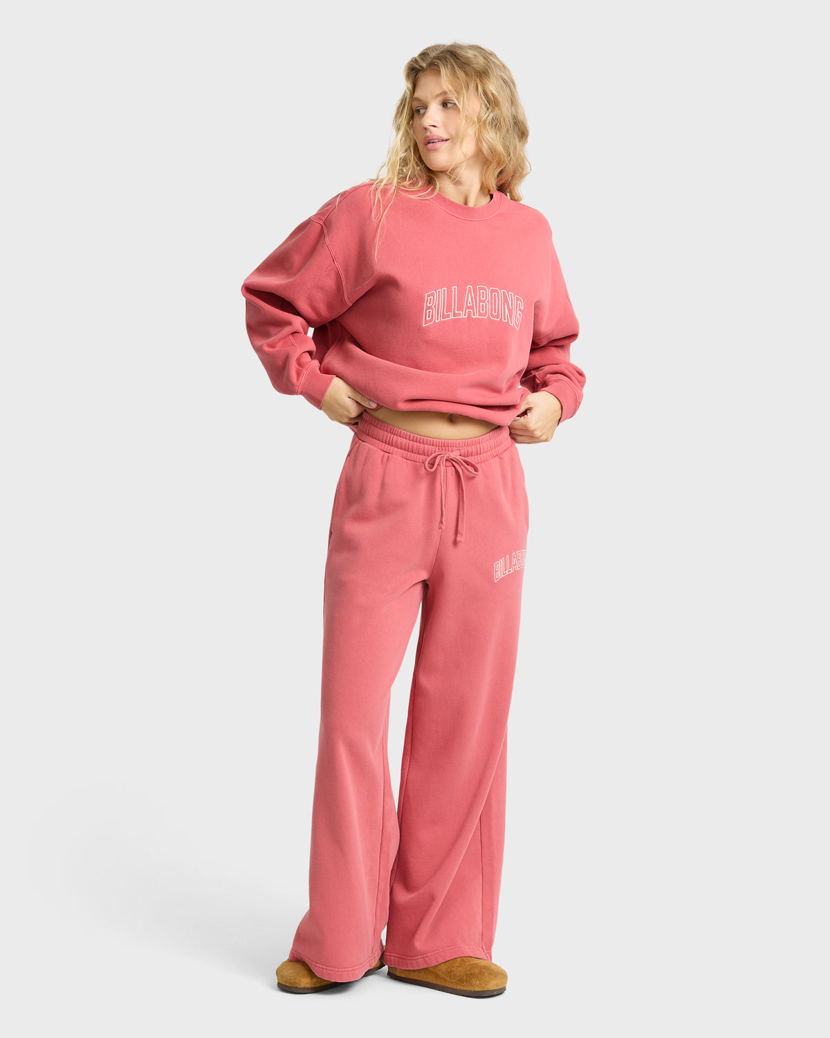 
Vibes Loose Leg Fleece Sweatpants - Mineral Red