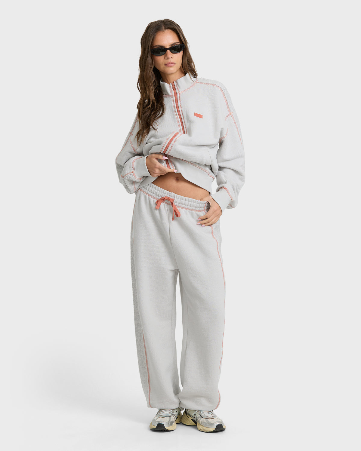 
Trail Side Fleece Sweatpants - Light Gray